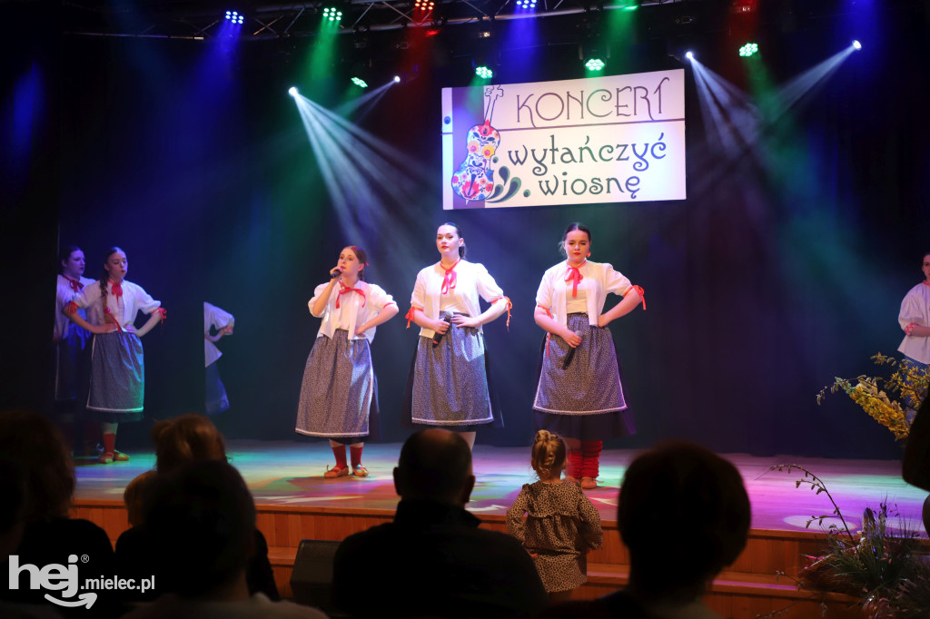 Koncert „Wytańczyć Wiosnę” w Chorzelowie