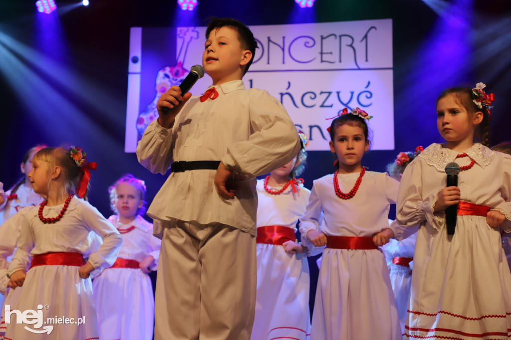 Koncert „Wytańczyć Wiosnę” w Chorzelowie