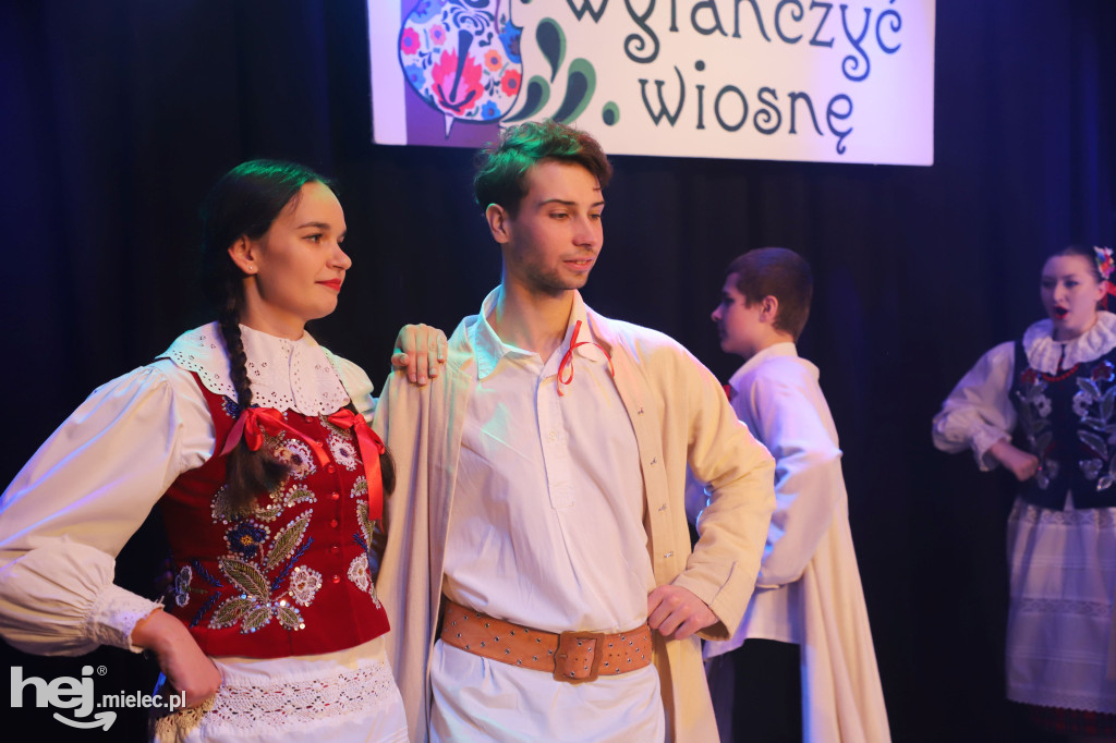 Koncert „Wytańczyć Wiosnę” w Chorzelowie