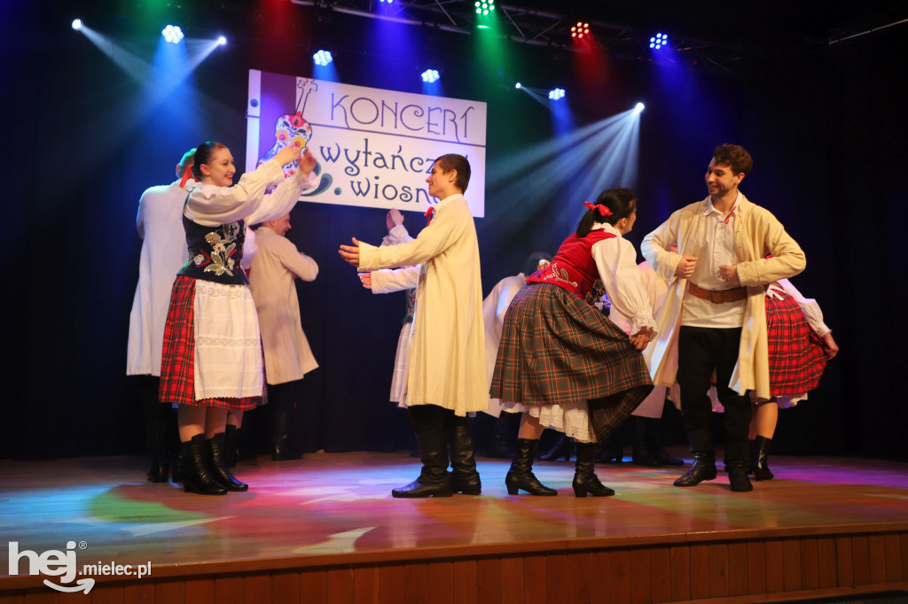 Koncert „Wytańczyć Wiosnę” w Chorzelowie