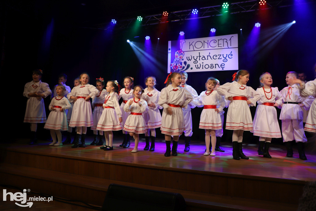 Koncert „Wytańczyć Wiosnę” w Chorzelowie