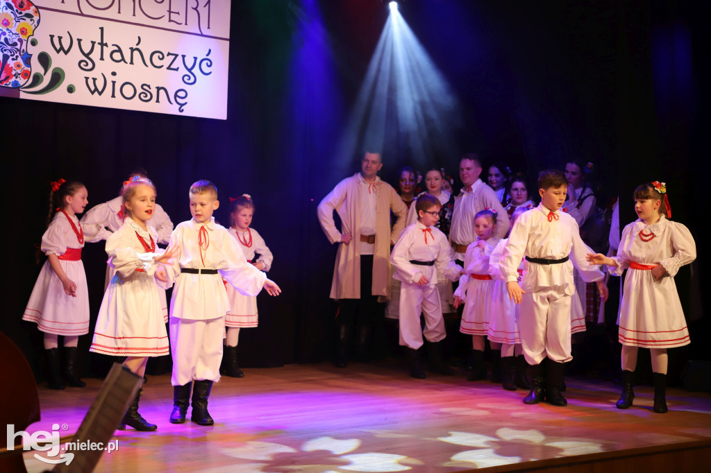 Koncert „Wytańczyć Wiosnę” w Chorzelowie