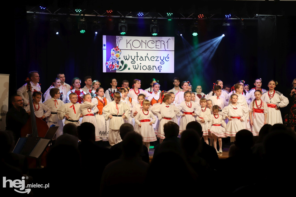 Koncert „Wytańczyć Wiosnę” w Chorzelowie