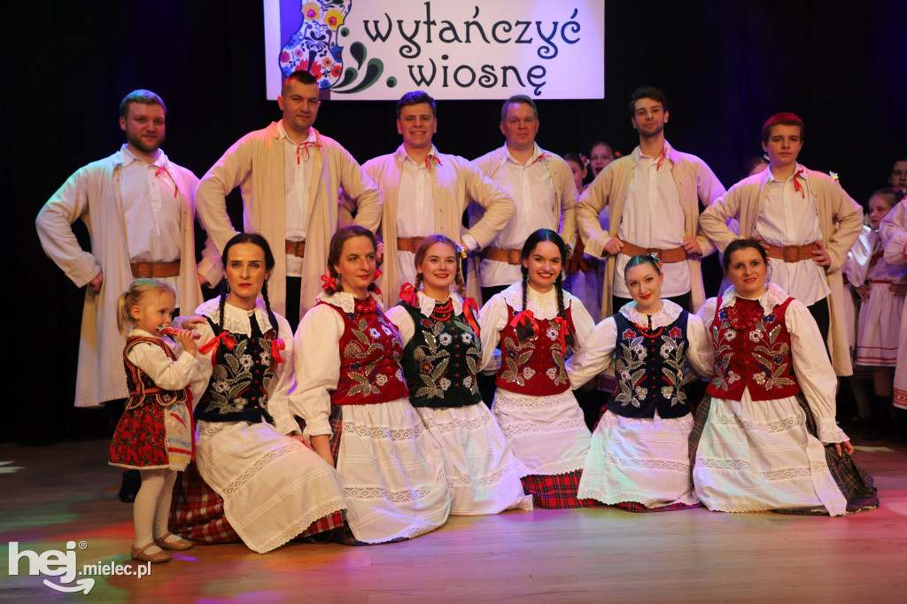 Koncert „Wytańczyć Wiosnę” w Chorzelowie