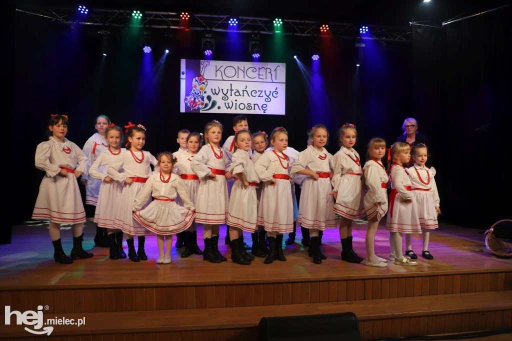 Koncert „Wytańczyć Wiosnę” w Chorzelowie