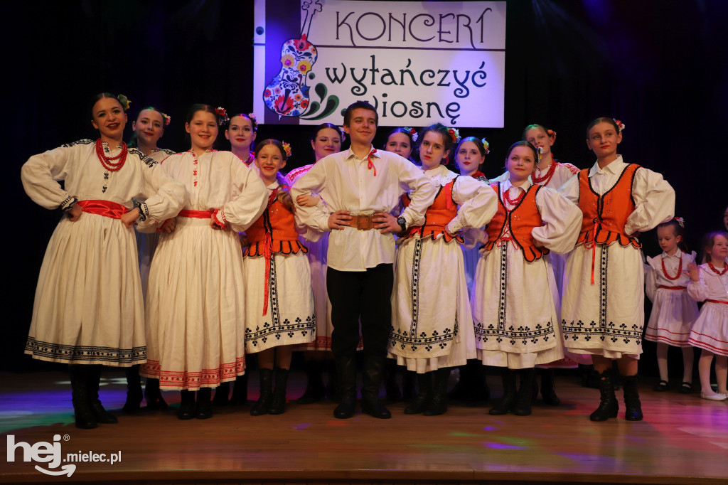 Koncert „Wytańczyć Wiosnę” w Chorzelowie