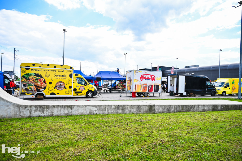 Festiwal Foodtrucków przed Galerią Navigator