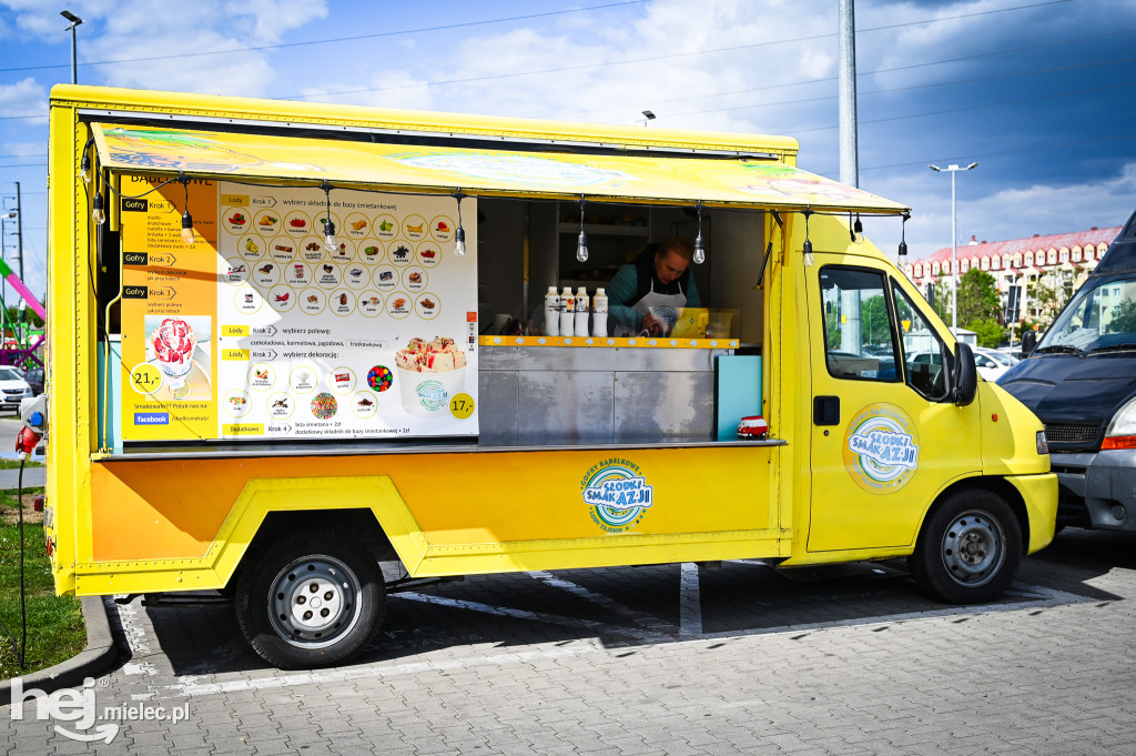 Festiwal Foodtrucków przed Galerią Navigator