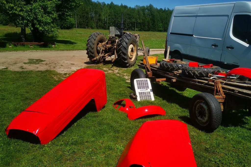 Ukradł ciągnik i szybko go przemalował