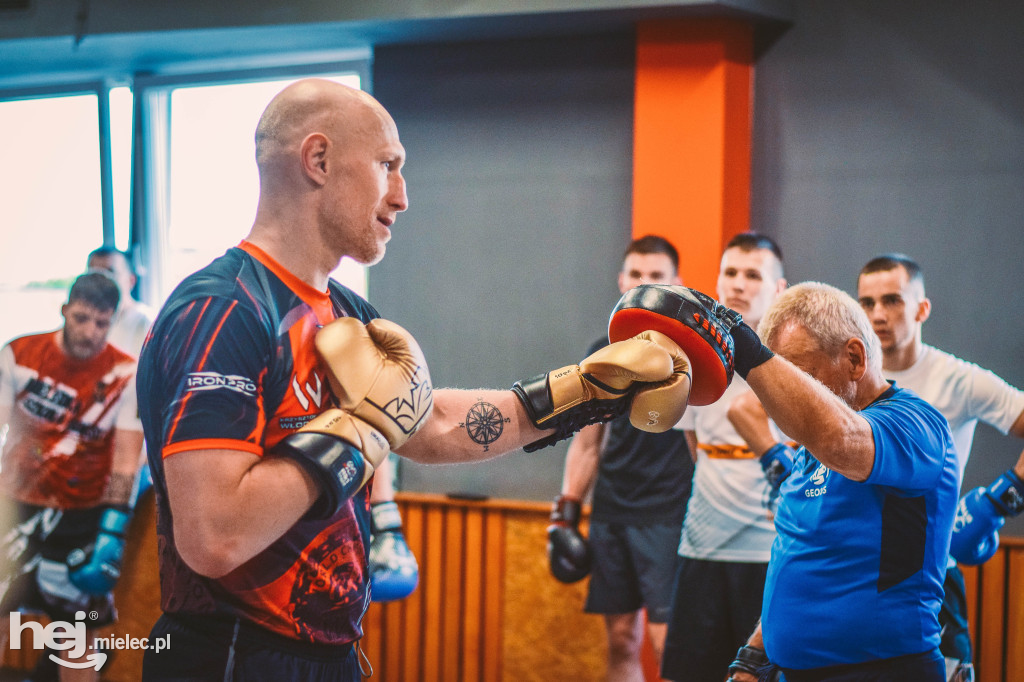 Krzysztof „Diablo” Włodarczyk w Mieleckiej Szkole Boksu