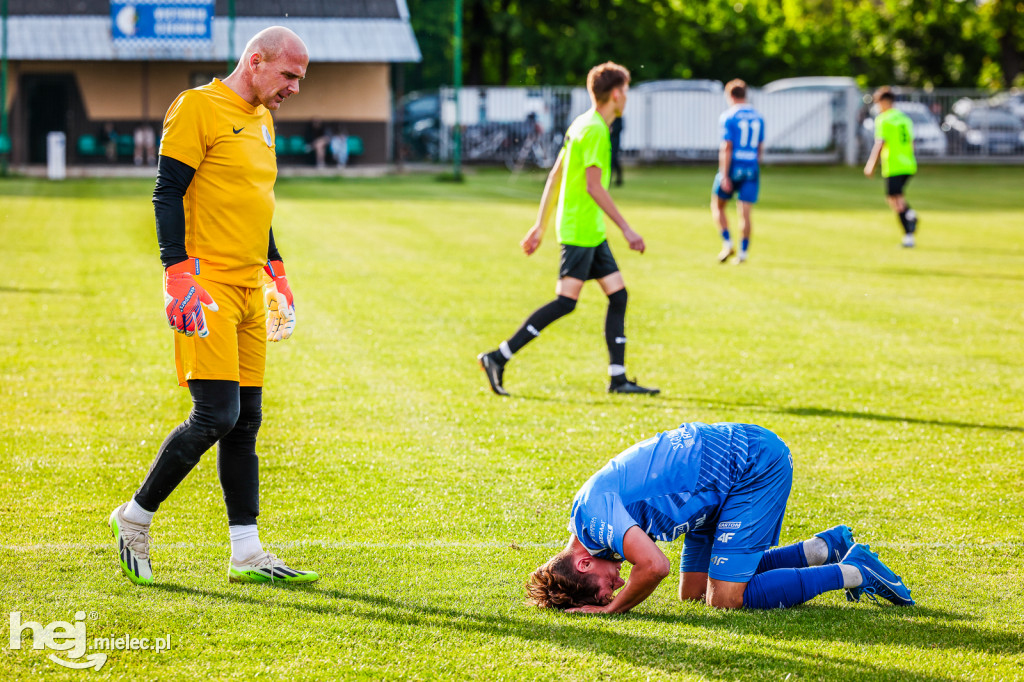 Victoria Czermin	0-0	Stal II Mielec