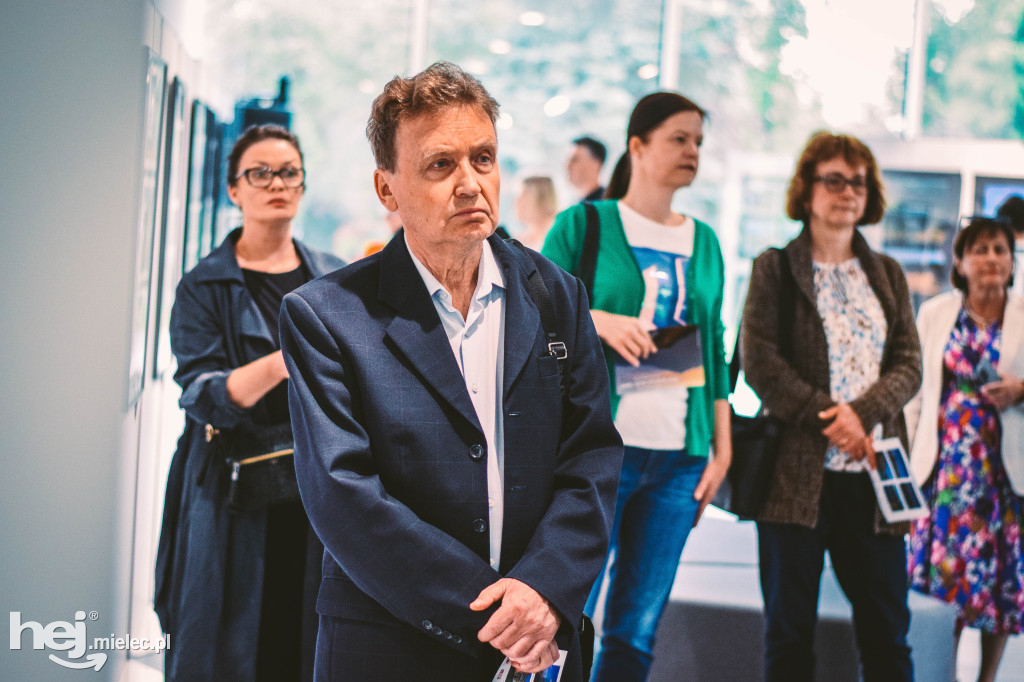 „Moje podróże małe i duże” - pierwsza w Polsce wystawa Piotra Hryniaka