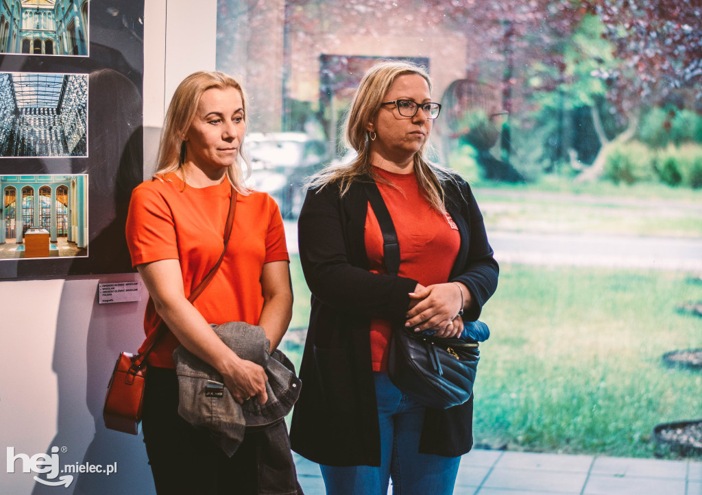 „Moje podróże małe i duże” - pierwsza w Polsce wystawa Piotra Hryniaka