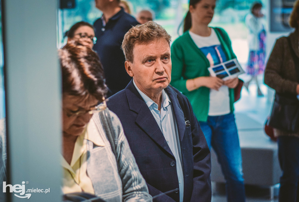 „Moje podróże małe i duże” - pierwsza w Polsce wystawa Piotra Hryniaka