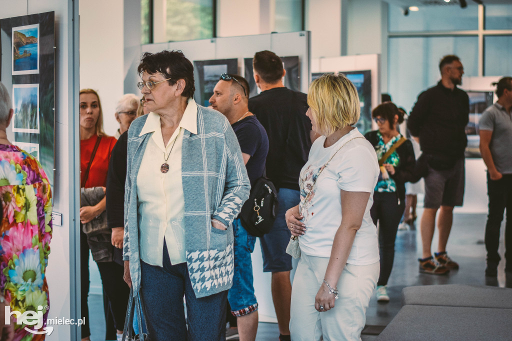 „Moje podróże małe i duże” - pierwsza w Polsce wystawa Piotra Hryniaka