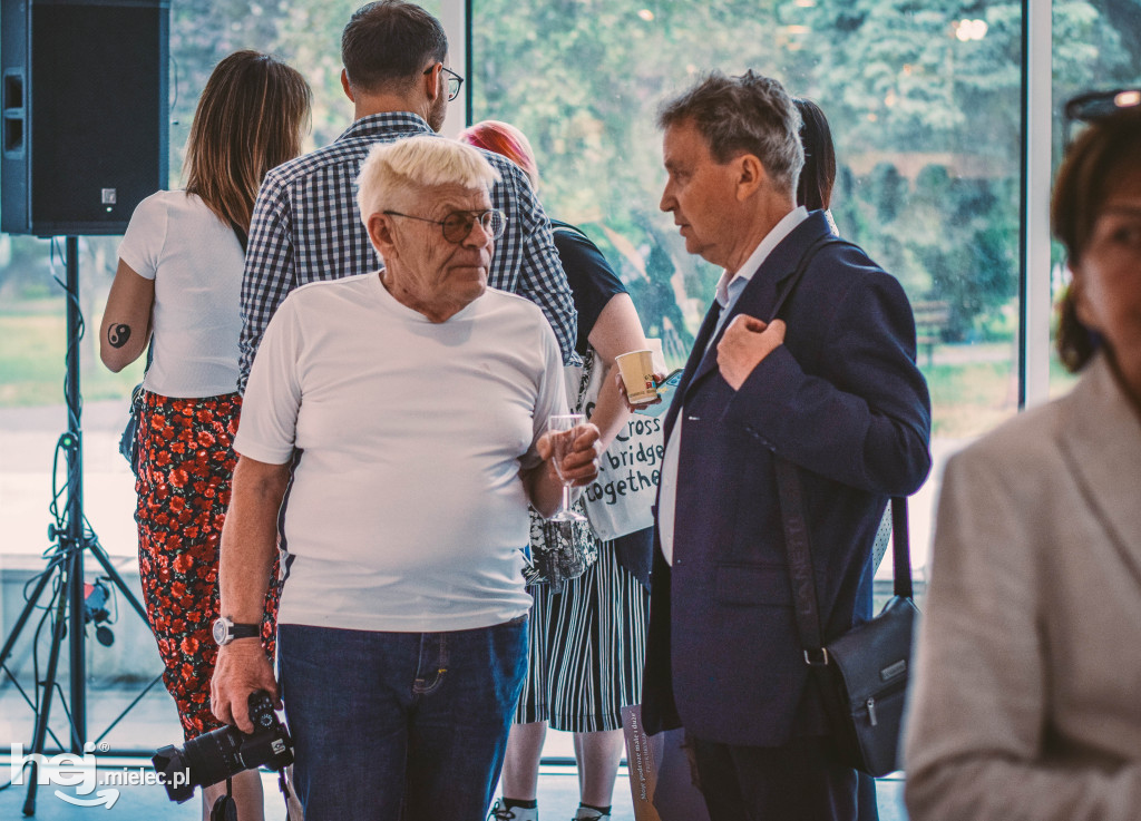 „Moje podróże małe i duże” - pierwsza w Polsce wystawa Piotra Hryniaka