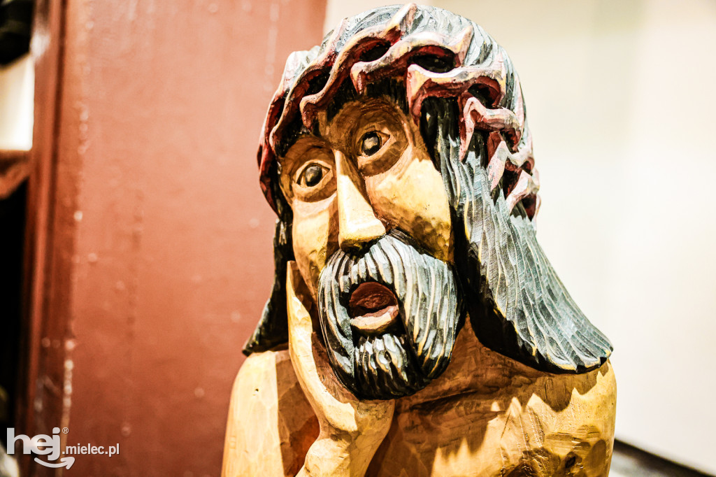 Wystawa „Motywy religijne rzeźbie ludowej na przestrzeni wieków” na Zamku Baranów Sandomierski
