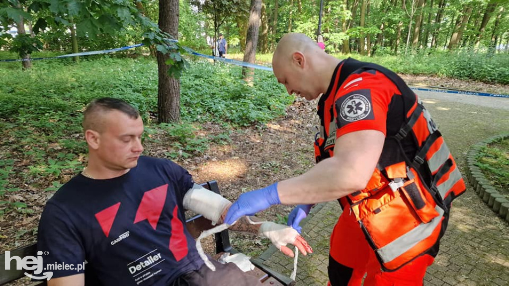 Ćwiczenia służb ratunkowych: nożownik