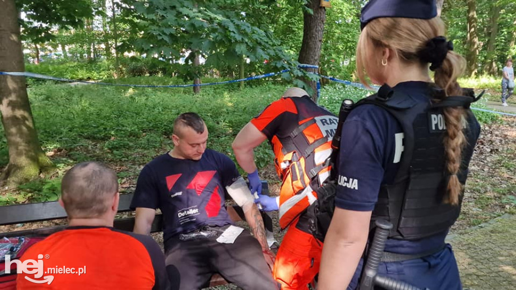 Ćwiczenia służb ratunkowych: nożownik