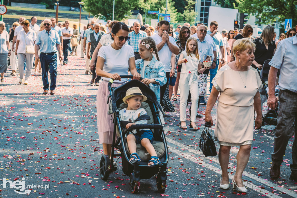 Boże Ciało. Procesja w parafii MBNP