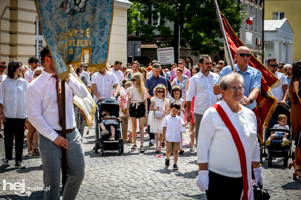 Boże Ciało. Procesja w parafii Świętego Mateusza