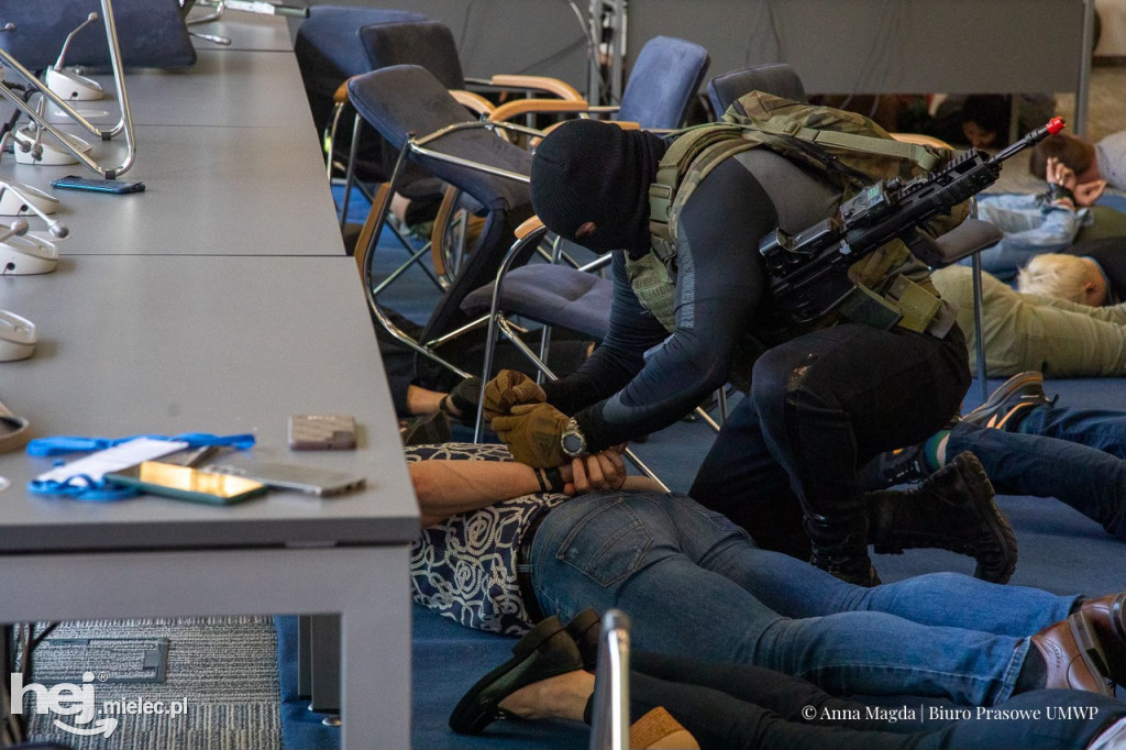 Ćwiczenia: „Terroryści” w urzędzie marszałkowskim