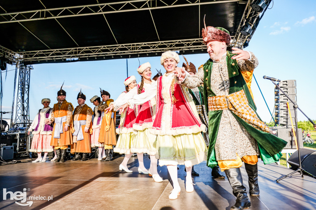 Powitanie Lata na lądowisku w Tuszowie Narodowym