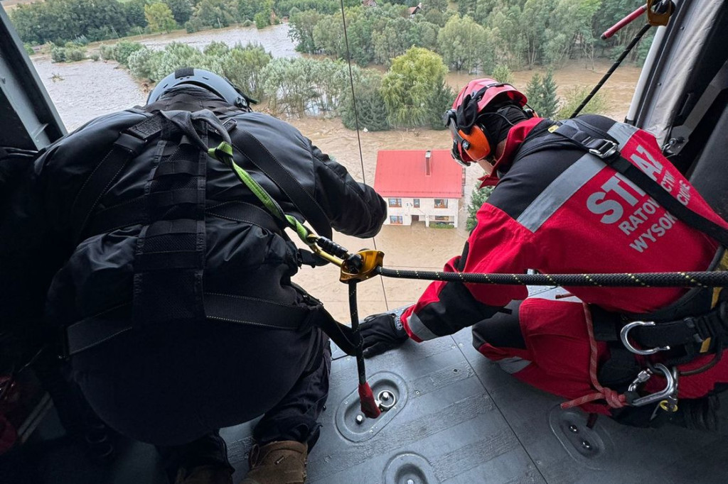 Pięć Black Hawków z PZL Mielec w walce z powodzią