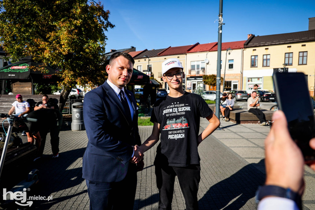 Sławomir Mentzen w Mielcu z nieformalną kampanią prezydencką