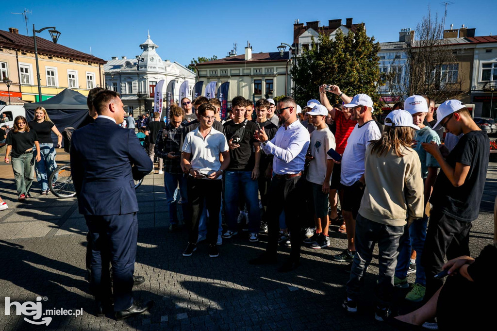 Sławomir Mentzen w Mielcu z nieformalną kampanią prezydencką