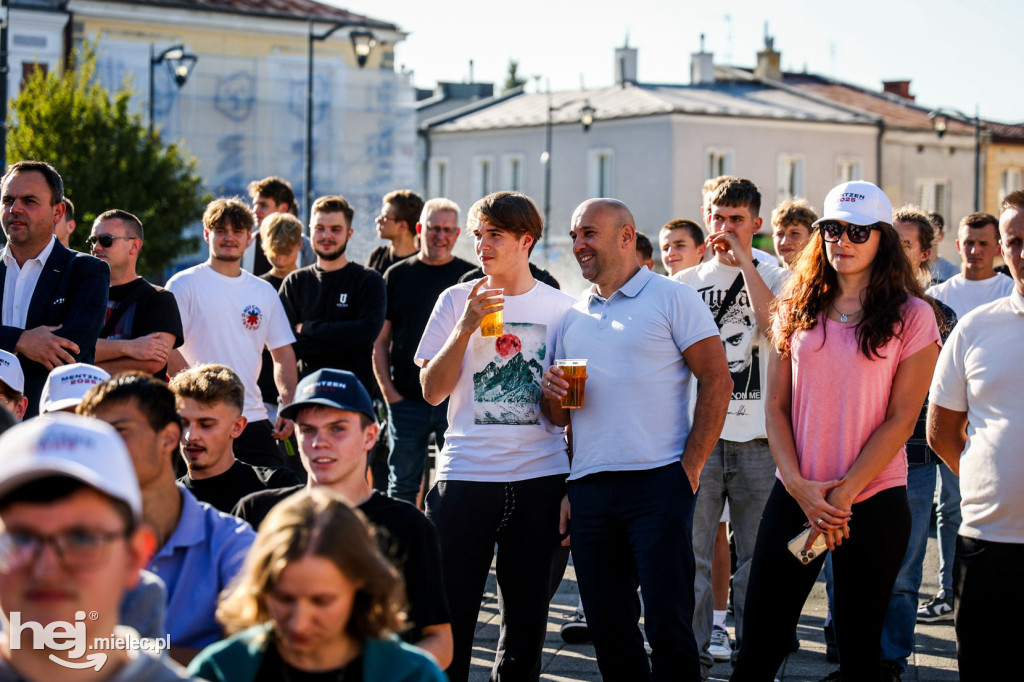 Sławomir Mentzen w Mielcu z nieformalną kampanią prezydencką