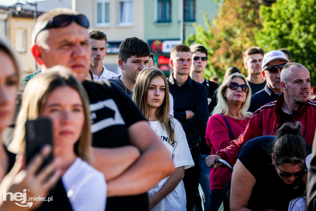 Sławomir Mentzen w Mielcu z nieformalną kampanią prezydencką