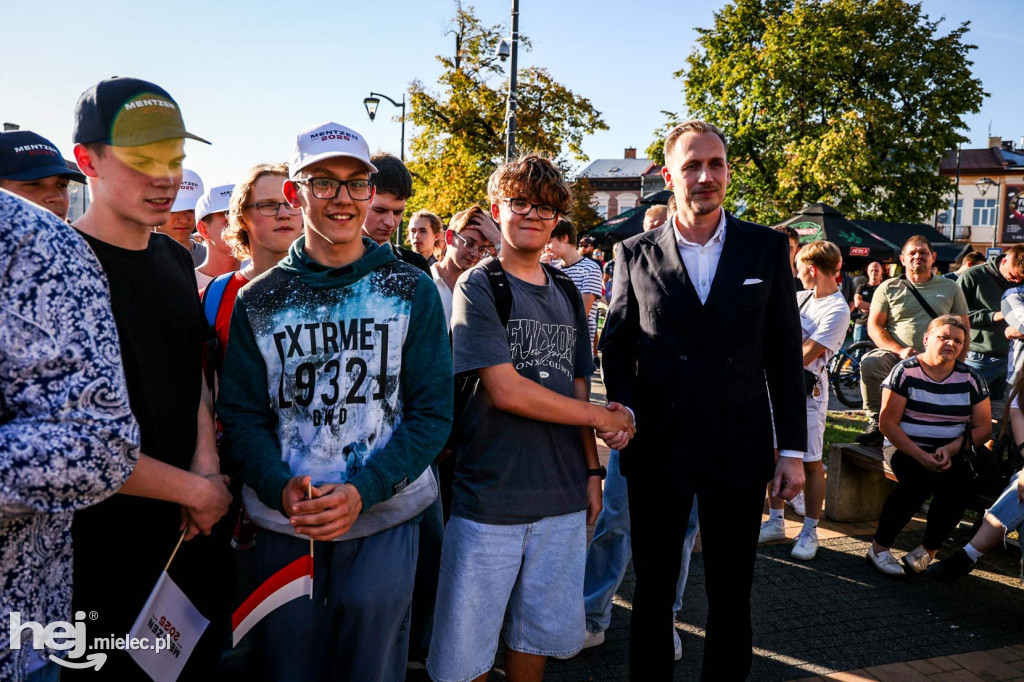 Sławomir Mentzen w Mielcu z nieformalną kampanią prezydencką