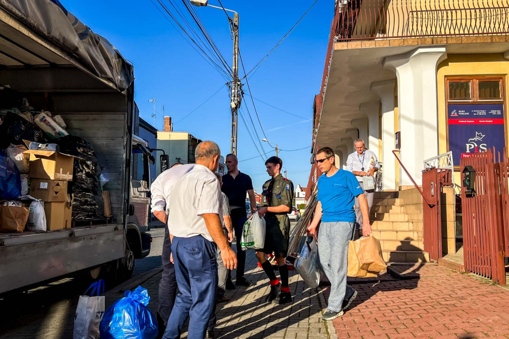 Drugi duży transport wyjechał z biura poselskiego do powodzian