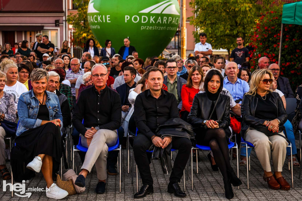 Koncert „Polskie drogi” na Rynku w Przecławiu