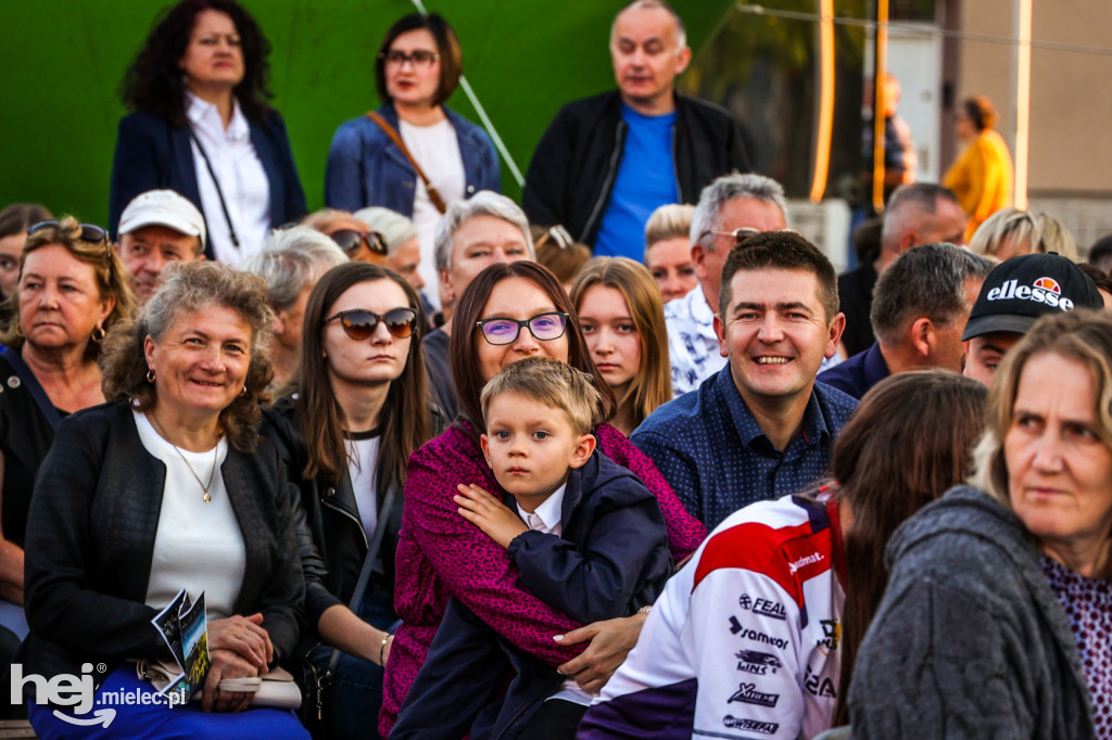 Koncert „Polskie drogi” na Rynku w Przecławiu