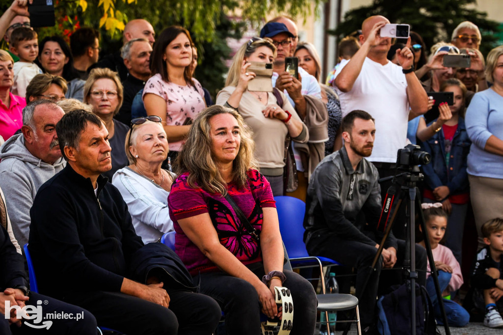 Koncert „Polskie drogi” na Rynku w Przecławiu