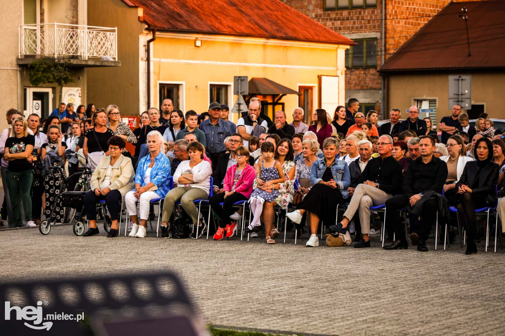 Koncert „Polskie drogi” na Rynku w Przecławiu