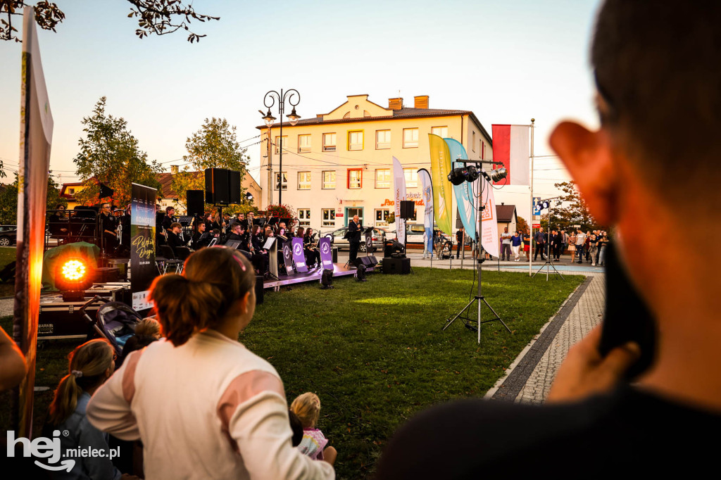 Koncert „Polskie drogi” na Rynku w Przecławiu