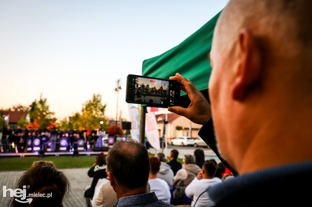 Koncert „Polskie drogi” na Rynku w Przecławiu