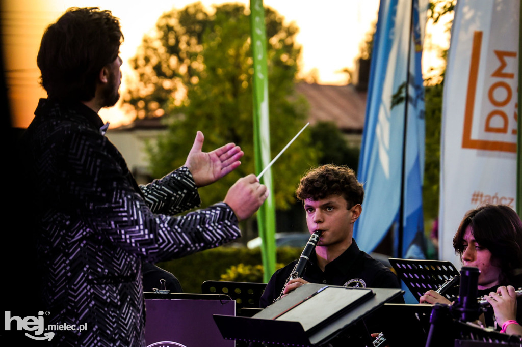 Koncert „Polskie drogi” na Rynku w Przecławiu