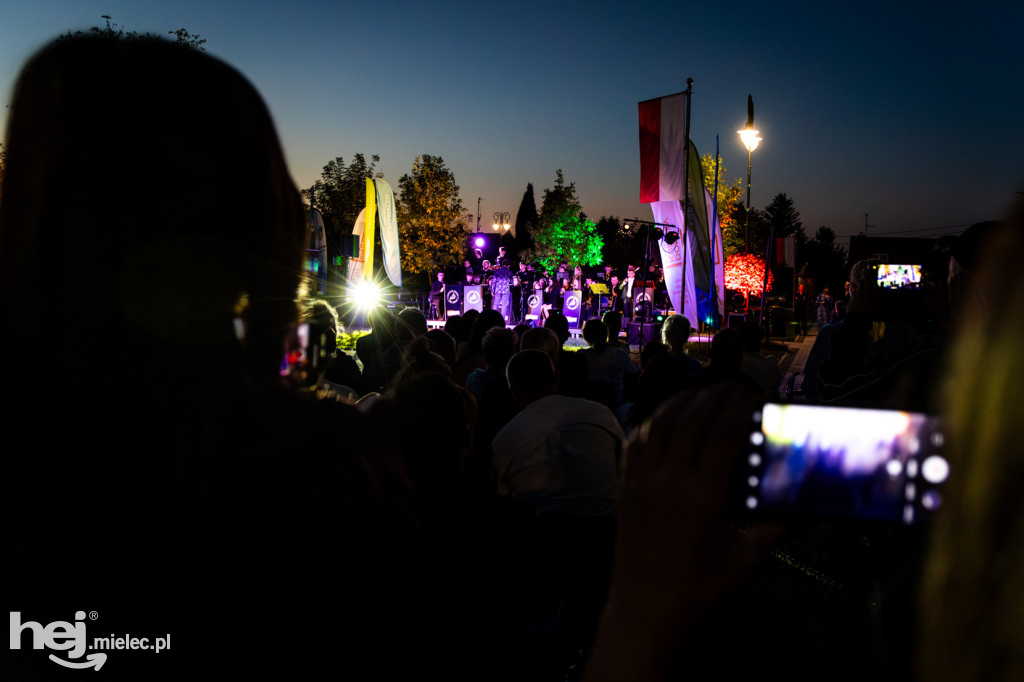 Koncert „Polskie drogi” na Rynku w Przecławiu