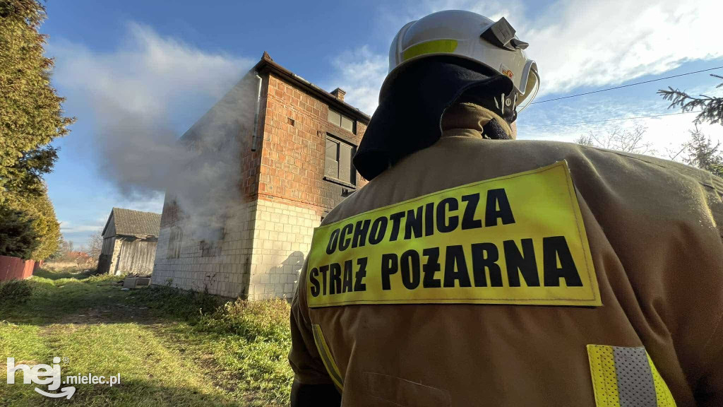 Pożar w Podleszanach, jedna osoba poszkodowana