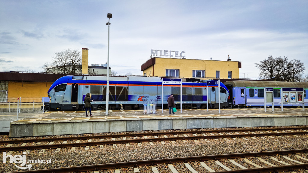 Pociąg Intercity Hetman powiększony do siedmiu wagonów