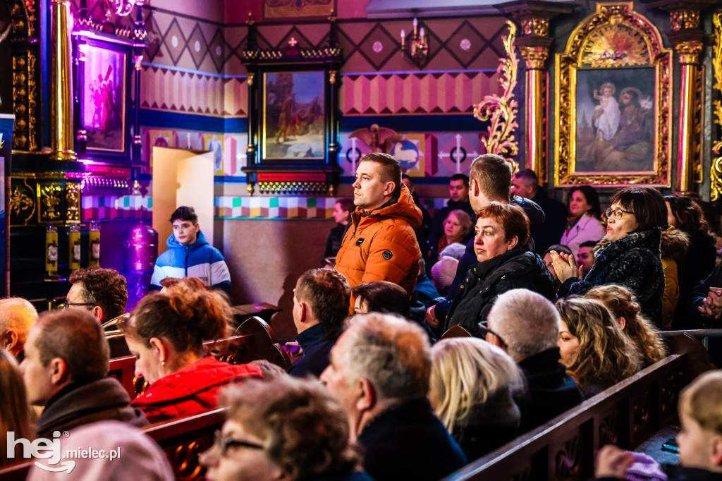 Kolędowy koncert Głosu Beskidu w Chorzelowie