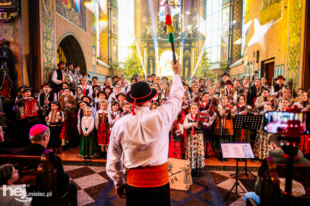 Kolędowy koncert Głosu Beskidu w Chorzelowie