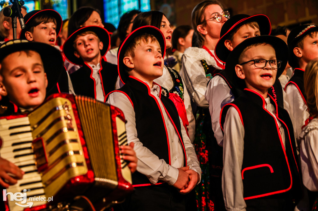 Kolędowy koncert Głosu Beskidu w Chorzelowie