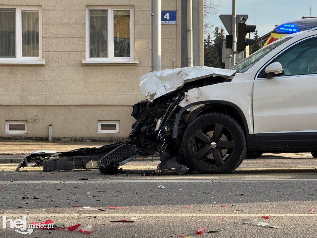 Wypadek w centrum. Al. Niepodległości zablokowana