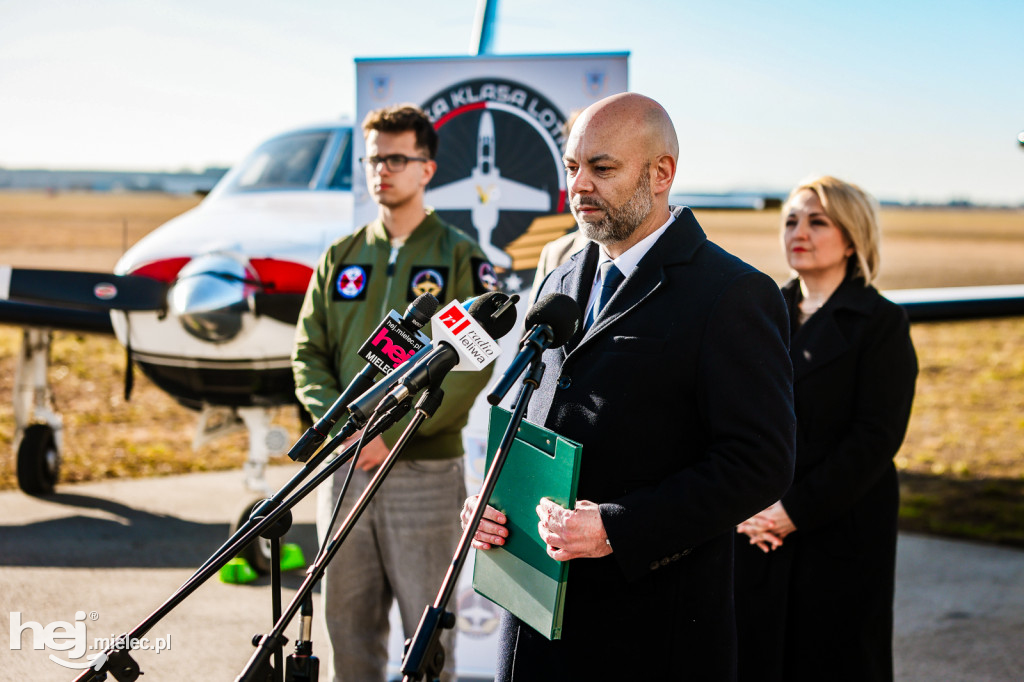 Ogłoszenie powołania Mieleckiej Klasy Lotniczej