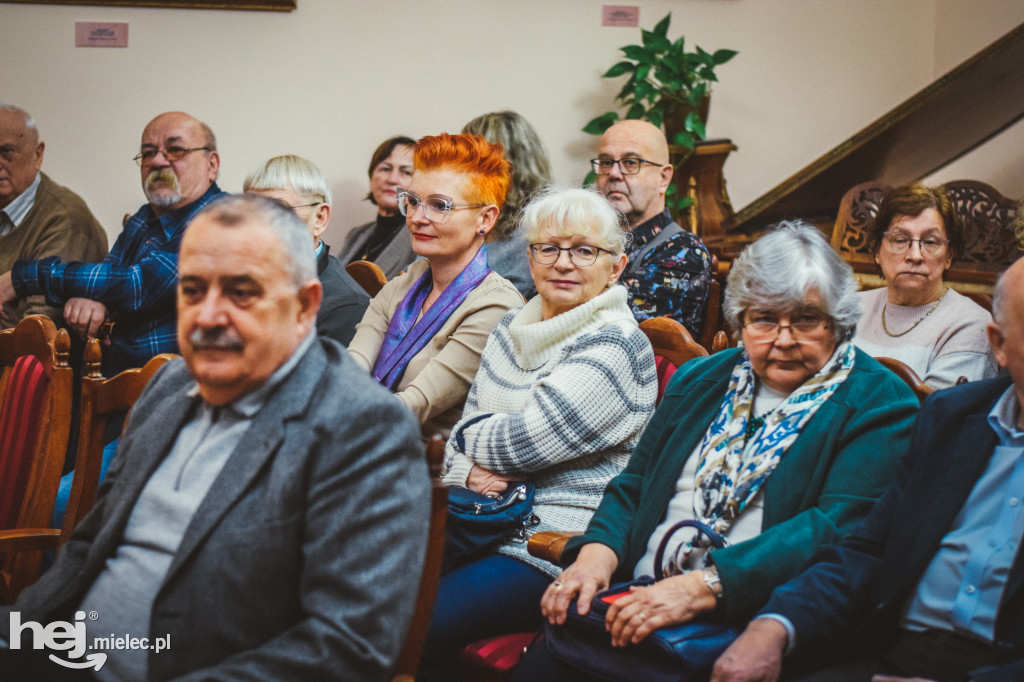 Wystawa w Pałacyku Oborskich - Wagi i Żelazka